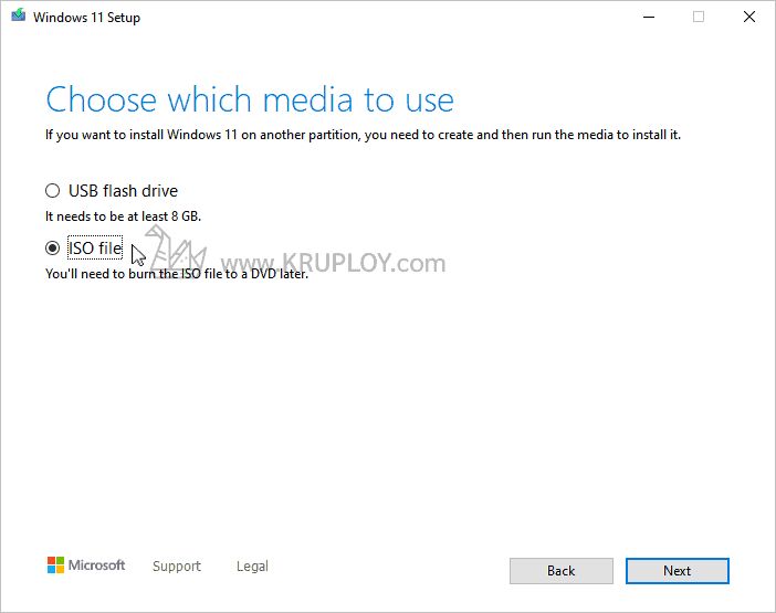 เลือก Download Windows 11 แบบ ISO